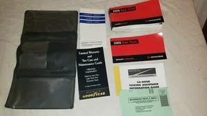 2005 Dodge Ram Truck Owners Manual with Case - Imagen 1 de 4