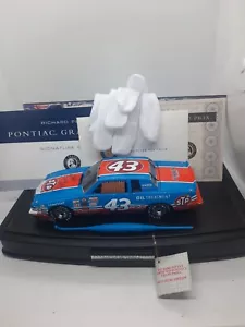 Franklin Mint Signature Edition Richard Petty's Pontiac Grand Prix - Signed 1:24 - Picture 1 of 24