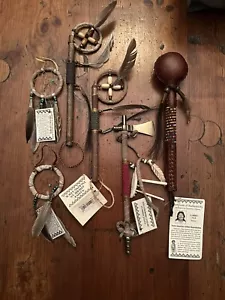 Native American Navajo Rawhide Rassel Zertifikat und andere Stücke - Bild 1 von 11