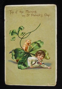 1908 St. Patricks Day Grüße süßer Junge unter Kleeblatt mit kleinem Ferkel Schwein PC - Bild 1 von 2