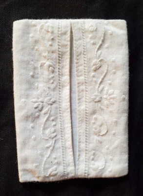 Bolsa/portador de pañuelos vintage de algodón blanco bordado a mano para bolso de mano  Foto 1 de 2