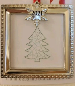Adorno fotográfico cuadrado plateado Studio Decor 2021 se adapta a etiqueta extraíble de 2,5 x 2,5 fotos - Imagen 1 de 2