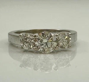 14K White Gold Three Round Cut Diamond Ring Size 6.75 FZZ - Picture 1 of 6