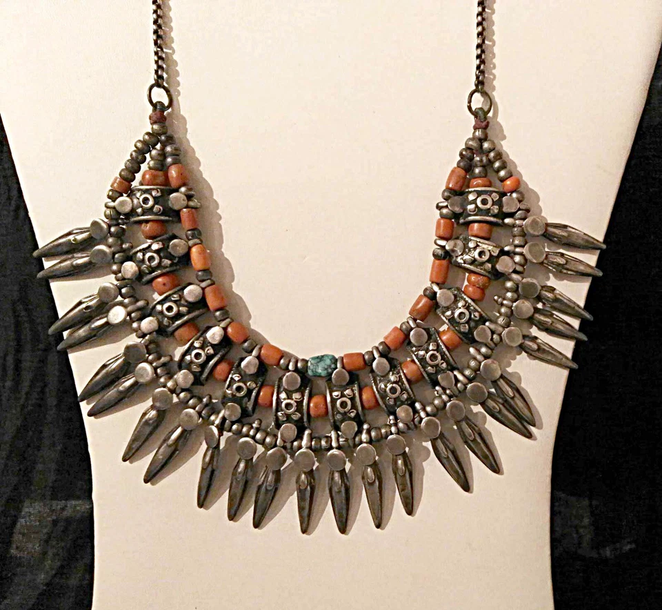 Antica collana etnica da Ladakh-piccolo Tibet-argento corallo e turchese 42 cm . - Immagine 1 di 4