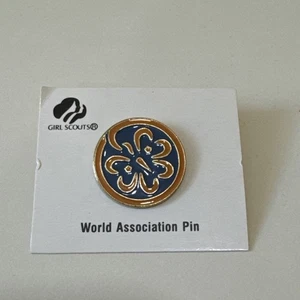Vintage GIRL SCOUT WORLD ASSOCIATION Pin Lapel Orange Blue Clover - Picture 1 of 5