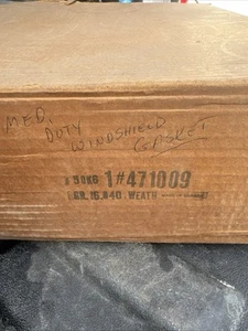 471009 NOS GM Windshield Weatherstrip 1975 - 1988 Chevy GMC Pickup Truck Blazer - Picture 1 of 2