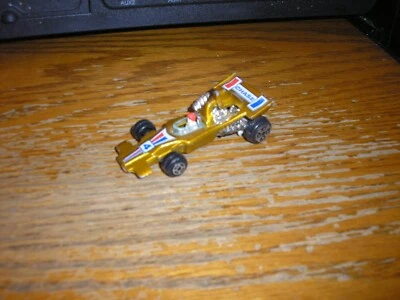 Винтажный гоночный автомобиль Yatming 1304 Melaren McLaren Ford Formula 1 F1 Indy золотистый FreeSH - Изображение 1 из 4