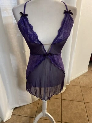 Lencería de encaje morado Elegant Moments Foto 1 de 4