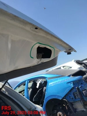 WHT DECKLID TAILGATE 2014-2015 MITSUBISHI OUTLANDER Foto 1 de 4