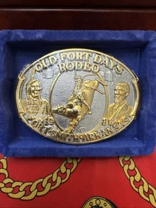 Old Fort Dats Rodeo 1989 Fort Smith Arkansas Gürtelschnalle NEU! Vergoldet mit Box - Bild 1 von 11
