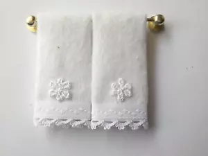 Dollhouse Miniature Handmade Set of 2 White Bathroom/Kitchen Towels 1:12 Scale - Picture 1 of 1