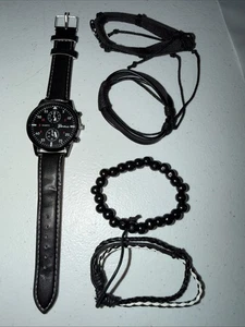 Genero Watch with Bracelets - Picture 1 of 2