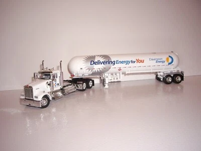DCP FIRST GEAR 1/64 DAVENPORT ENERGY KW W900L AND DAVENPORT ENERGY LPG TANKER - Image 1 of 4