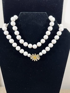 Vintage Miriam Haskell Style White Milk Glass Bead Necklace With Daisy Clasp - Picture 1 of 7