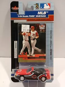 Fleer Ultra 2003 MLB Ford Mustang Adam Dunn Cincinnati Reds 1:64 diecast y tarjeta - Imagen 1 de 2