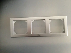 Merten M-smart 3fach Rahmen aluminium - Bild 1 von 1