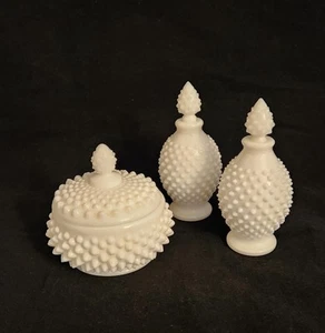 Vintage Fenton weiß Nagel Puderdose & Parfümflaschen 3 Stück Waschtisch Set - Bild 1 von 15