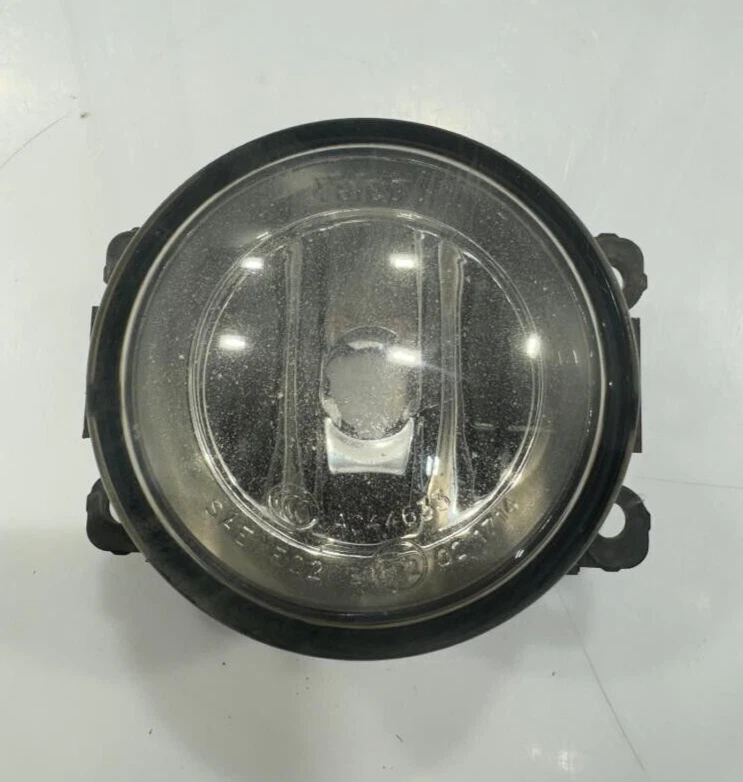Faro antiniebla inferior delantero izquierdo/derecho valeo nissan/infiniti p/n 61a-3002-0468 oem Foto 1 de 4