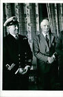 Lieutenant Commander W. Crummey mit Mr. P. Sta... - Vintage Foto 2624866