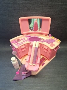 VINTAGE MATTEL 1983 BARBIE "BEAUTY SALON" PLAY SET w/ACCESSORIES #4839 - Picture 1 of 6