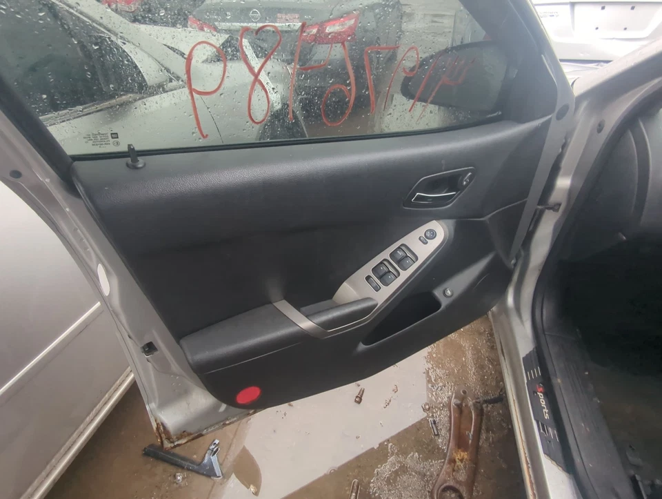 2006 Pontiac G6 Front Left Driver Interior Door Panel Trim BLL8G - Image 1 of 1