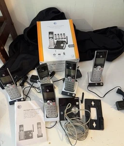 AT&T CL82515 Digital Answering System 5 Handset In Original Box - Photo 1/7