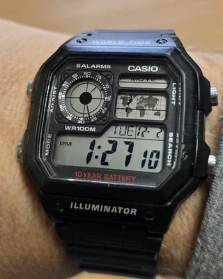 Casio AE-1200WH “Casio Royale” Hora Mundial - Batería 10 Años, Excelente Estado Foto 1 de 4