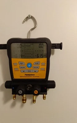 Коллектор хладагента Fieldpiece SM482V 4-портовый SMAN со шлангами и крышкой микронного калибра - Изображение 1 из 4
