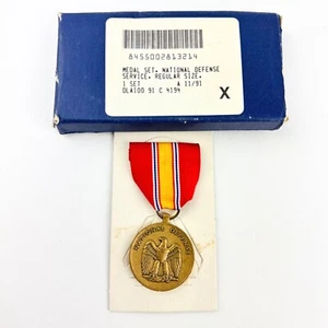Vintage 11/1991 National Defense Service Metal and Ribbon Pin Set - Picture 1 of 7