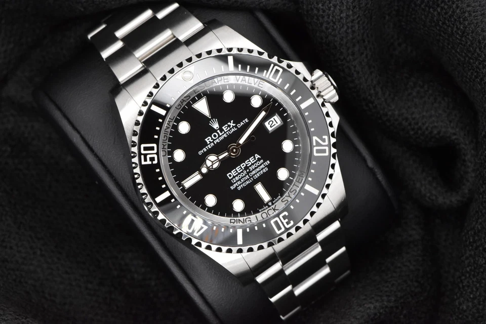 Коробка и карта 2025 Rolex Sea-Dweller Deepsea 44 мм нержавеющая сталь черный циферблат 136660 - Изображение 1 из 4