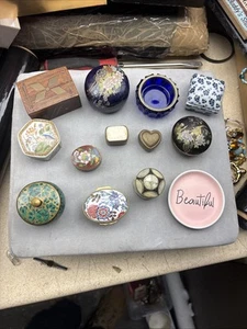 Collection Of 13 Trinket Boxes Pill Boxes Including Halcyon Days Limited Edition - Foto 1 di 24