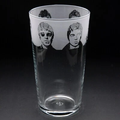 GLYPTIC GLASS ART OASIS Engraved Pint Glass - A perfect gift/present!