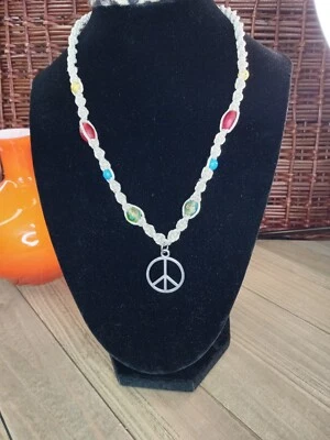 Collar de cáñamo de la paz, atado 17+ en ajuste hecho a mano con cuentas signo de la paz gargantilla de cáñamo  Foto 1 de 4