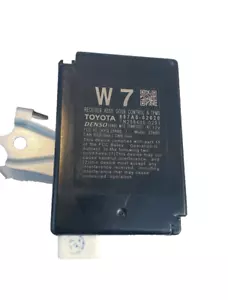 2020-2022 TOYOTA COROLLA TIRE PRESSURE MONITOR MODULE SENSOR KEY TPMS OEM - Picture 1 of 6
