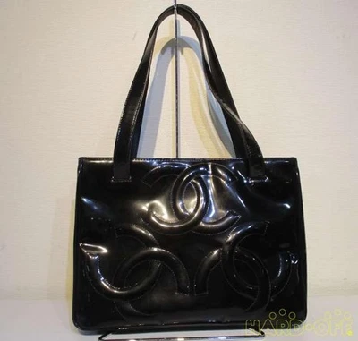 Bolsa tote CHANEL tripla esmaltada coco modelo preta com bolsa de pó e caixa 9568147 CHA - Imagem 1 de 4