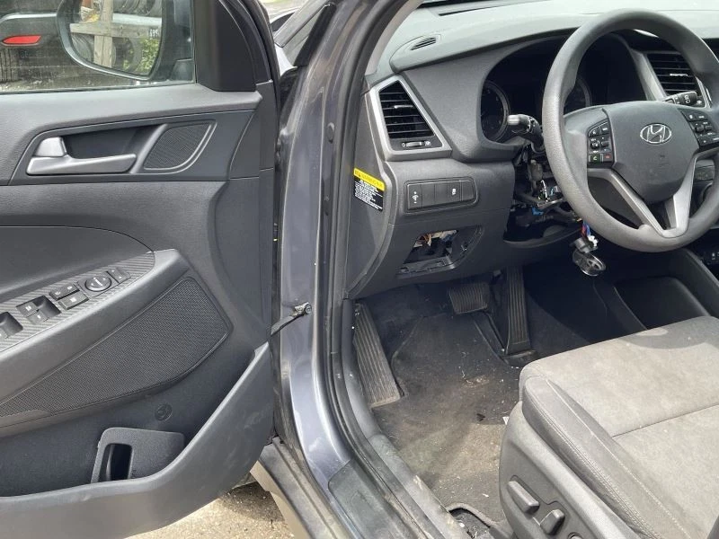 Hyundai Tucson 2017 pilar a izquierdo gris PC: prueba 116 k 2,0 L a AWD -SE- 455561 Foto 1 de 4