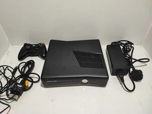 250GB Microsoft Xbox 360 S Console Compete Set Up #1 - Picture 1 of 11