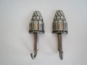 Le Cordon Bleu- 1895 Paris Plata Montaje en Pared Par de GANCHOS DE COCINA 3 y 1/8" por 1" - Imagen 1 de 8