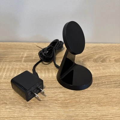 Belkin BOOST↑CHARGE 7.5W Magnetic Wireless Charger Stand - MagSafe Compatible - Image 1 of 4