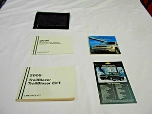 2005 CHEVROLET TRAILBLAZER OWNER MANUAL 4 PC SET & BLACK CHEV CASE. OEM. NICE - Picture 1 of 5