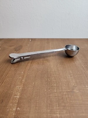 Cuchara medidora de café molido de acero inoxidable con clip de sellado de bolsa Foto 1 de 4