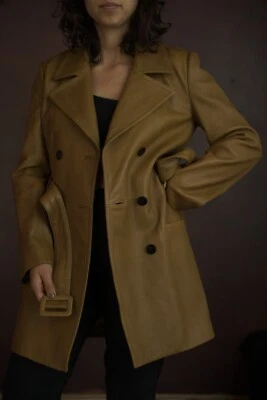 Chaqueta pequeña de cuero camel para mujer RARA Theory  Foto 1 de 4