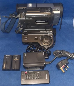Sony CCD-TR3000E Hi8 Handycam & HANDYCAM STATION HSA-V515 With Remote Control - Picture 1 of 23
