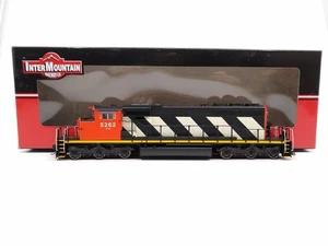 InterMountain 49304S-01 HO Scale Canadian National SD40-2W Diesel w/DCC & Sound - Picture 1 of 2
