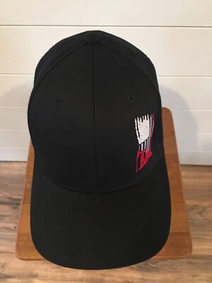 Gorra trasera cerrada Flexfit Yupoong sombrero plataforma perros negra con bordado rojo Foto 1 de 4