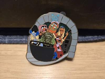 Prendedor Doombuggy Mansión Embrujada de los Parques Disney Dr Teeth Caos Eléctrico Leota Foto 1 de 4