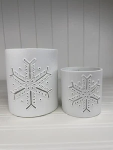 2 candelabros de pilar de cerámica bisque recortados de copo de nieve blanco para cajón y barril - Imagen 1 de 10