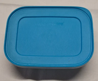 TUPPERWARE JUNIOR-EISWÜRFLER HELLBLAU GEFRIERBEHÄLTER EISWÜRFEL-FORM - Bild 1 von 2
