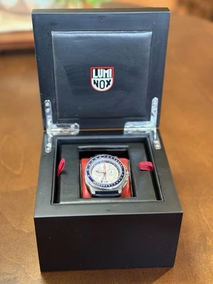 Reloj de cuarzo para hombre Luminox F-22 Raptor 44 mm cronógrafo esfera plateada titanio Foto 1 de 4