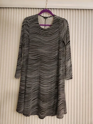Vestido Marimekko Salakka Pequeño-Mediano ¡Diversión! Foto 1 de 4